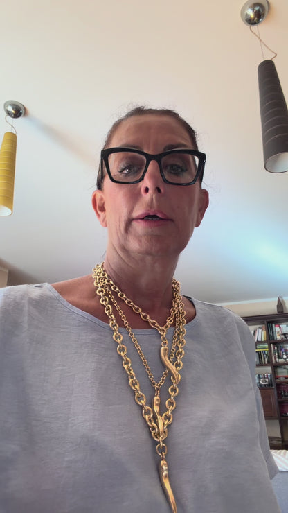 Collana Merd* Merd* Merd* in oro con tre corni.